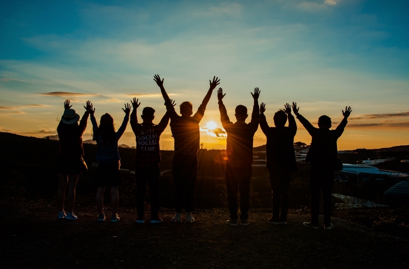 people-silhouette-during-sunset-800.jpg